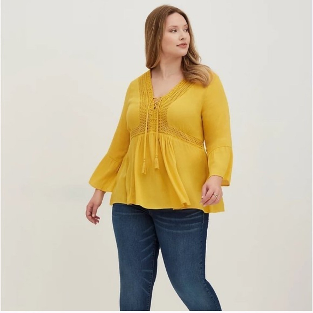 Torrid babydoll lace up mustard yellow boho top. Size 1. Feminine flowy dainty